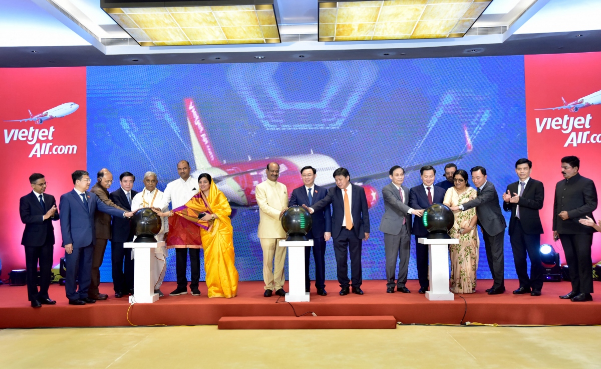 Chủ tịch Quốc hội Việt Nam và Chủ tịch Hạ viện Ấn Độ khai trương các đường bay mới.