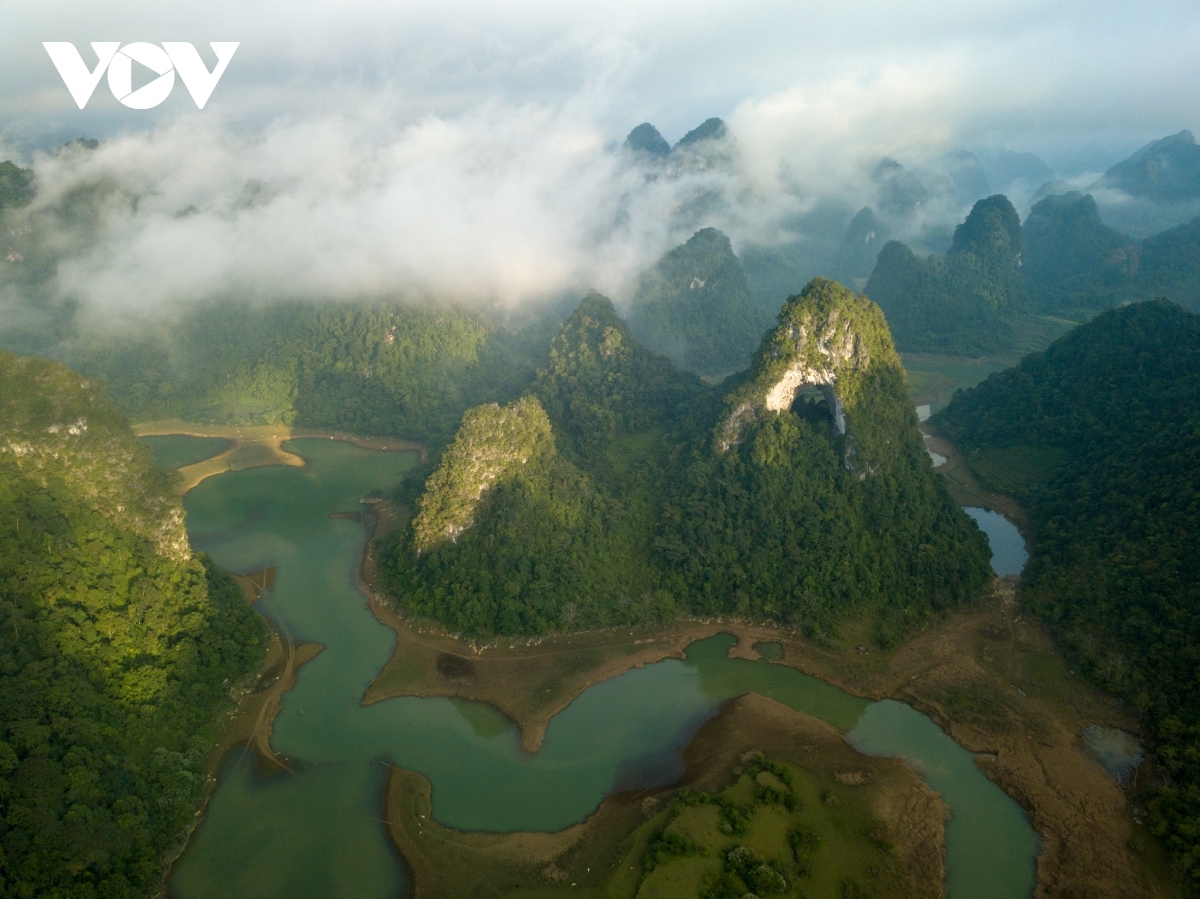 unique angle eye mountain in cao bang picture 1 unique angle eye mountain in cao bang picture 1