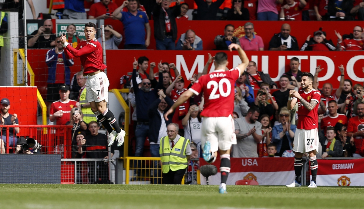 ronaldo lap hat-trick, mu thang nhoc nhan doi cuoi bang norwich tren san nha hinh anh 6