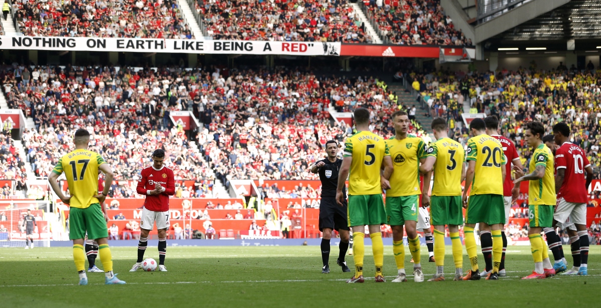 ronaldo lap hat-trick, mu thang nhoc nhan doi cuoi bang norwich tren san nha hinh anh 13