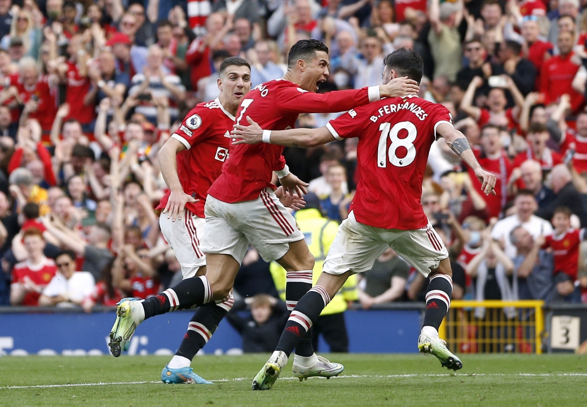 ronaldo lap hat-trick, mu thang nhoc nhan doi cuoi bang norwich tren san nha hinh anh 16