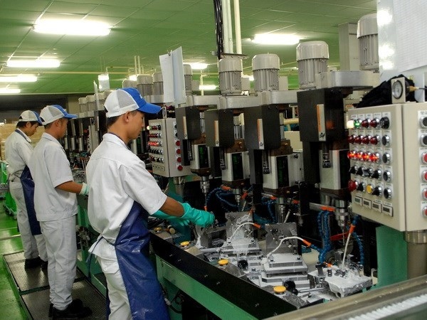 vietnam s manufacturing sector hit by wave of covid-19 infections picture 1