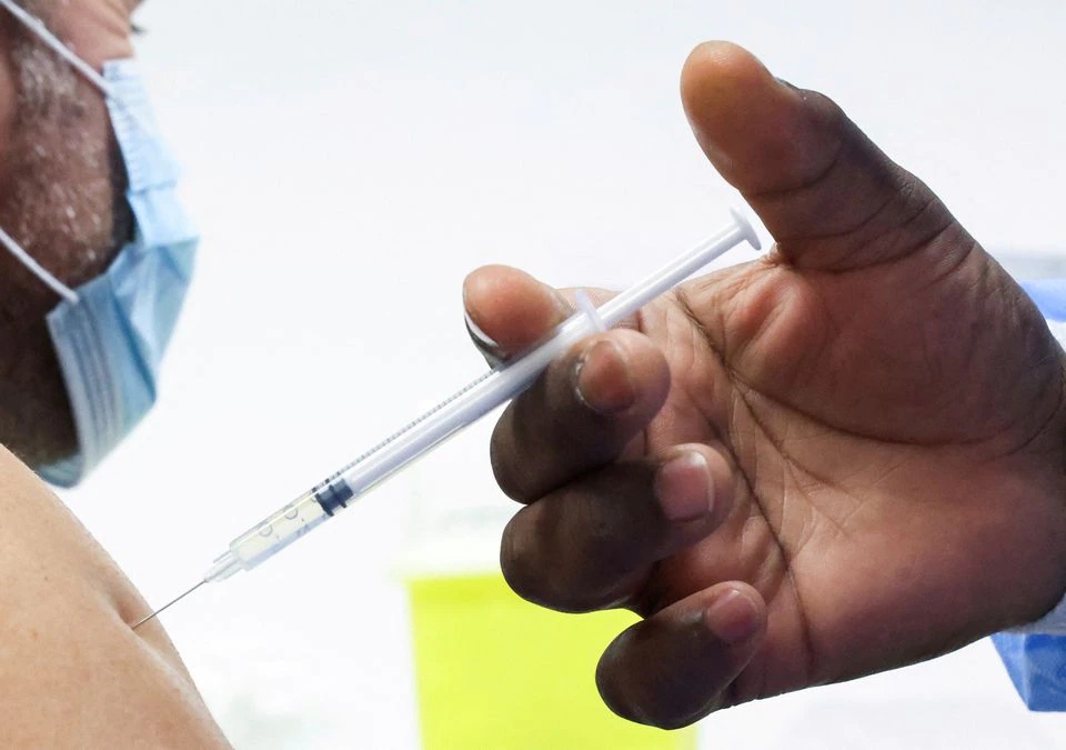 Tiêm vaccine Covid-19 tại một trung tâm tiêm chủng ở Brussels, Bỉ. Ảnh: Reuters
