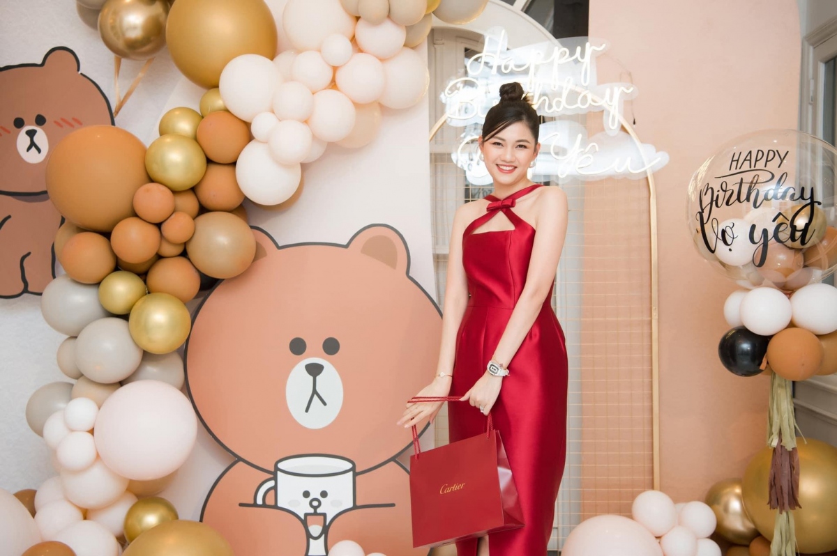 Á hậu Thanh Tú được chồng đại gia tổ chức tiệc sinh nhật mừng tuổi 28