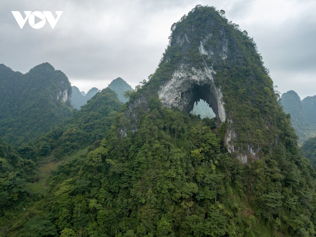 unique angle eye mountain in cao bang picture 2 unique angle eye mountain in cao bang picture 2
