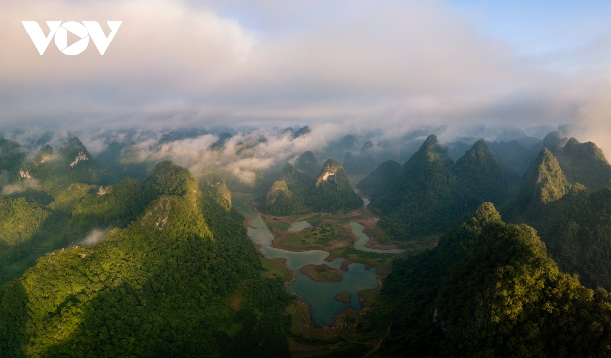 unique angle eye mountain in cao bang picture 3 unique angle eye mountain in cao bang picture 3