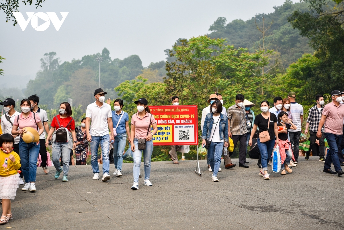 The Hung Kings Temple starts to get crowded from 7 a.m. 