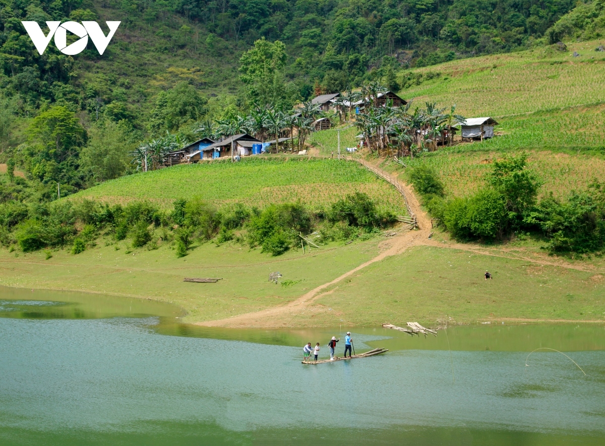 unique angle eye mountain in cao bang picture 6 unique angle eye mountain in cao bang picture 6