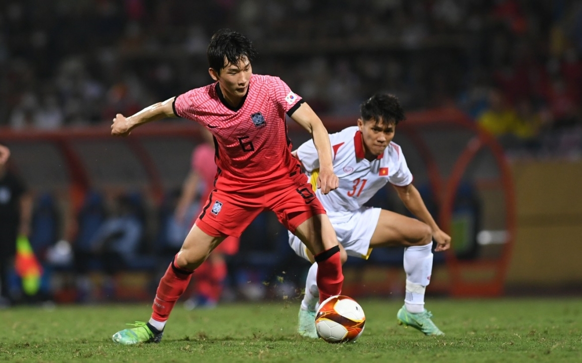 nguyen van tung lap cong, u23 viet nam da bai u20 han quoc hinh anh 13