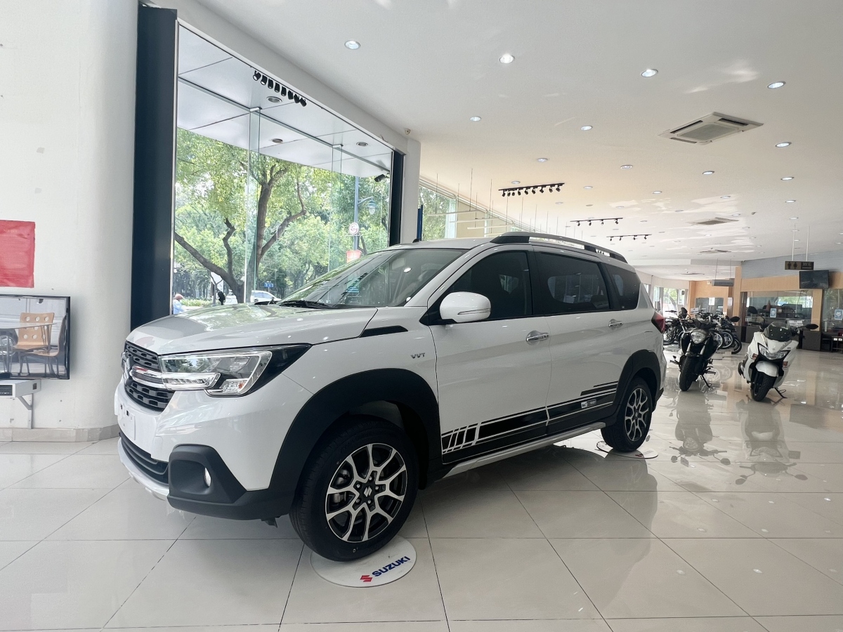 Hàng loạt mẫu xe Suzuki giảm giá đẩy hàng tồn