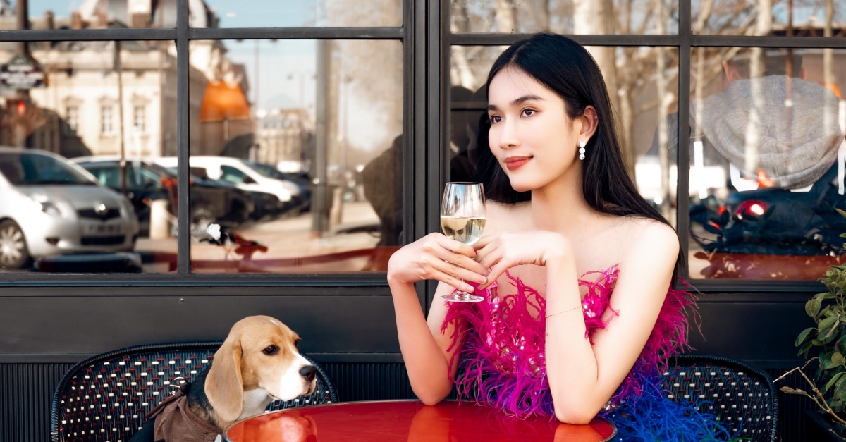 Á hậu Phương Anh thả dáng quyến rũ chuẩn fashionista tại Paris