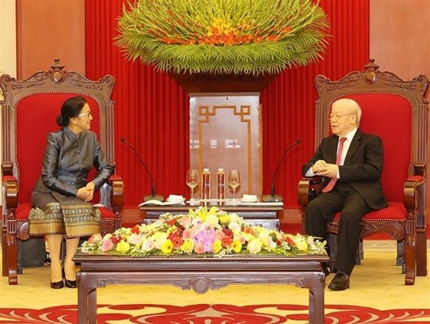 vietnam always gives highest priority to relations with laos party chief picture 1