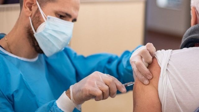 eu uu tien tiem mui vaccine covid-19 thu tu cho nhung nguoi tren 80 tuoi hinh anh 1