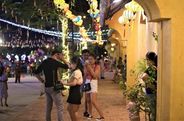 post-pandemic night market reopens in da nang, attracts visitors picture 13 post-pandemic night market reopens in da nang, attracts visitors picture 13