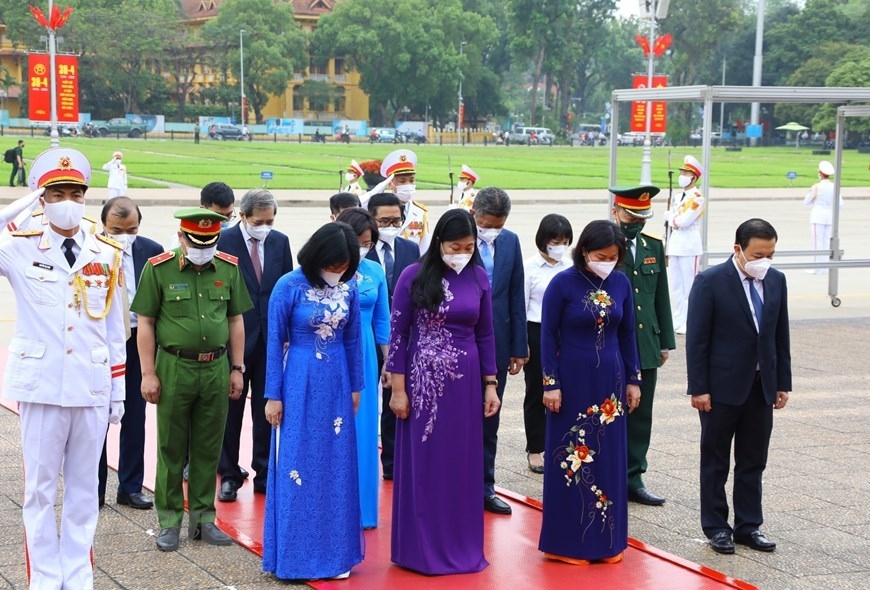 lanh dao Dang, nha nuoc vao lang vieng chu tich ho chi minh hinh anh 9