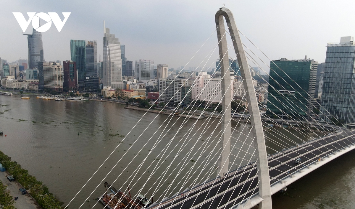 thu thiem 2 bridge opens to traffic on april 28 picture 2