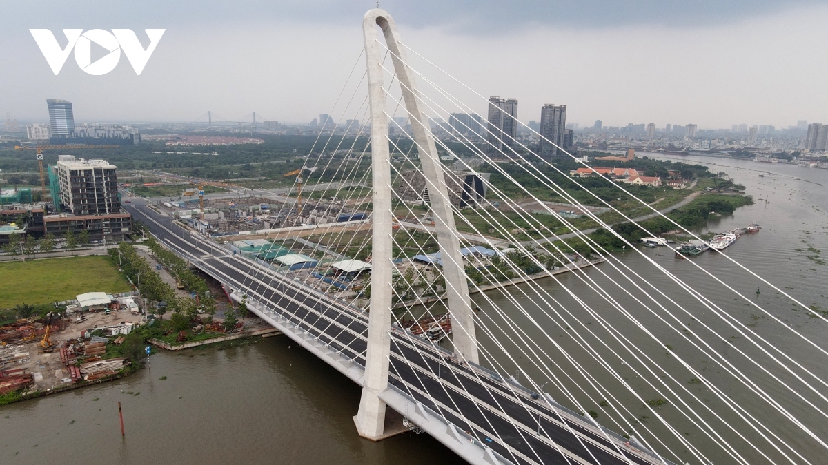 thu thiem 2 bridge opens to traffic on april 28 picture 3