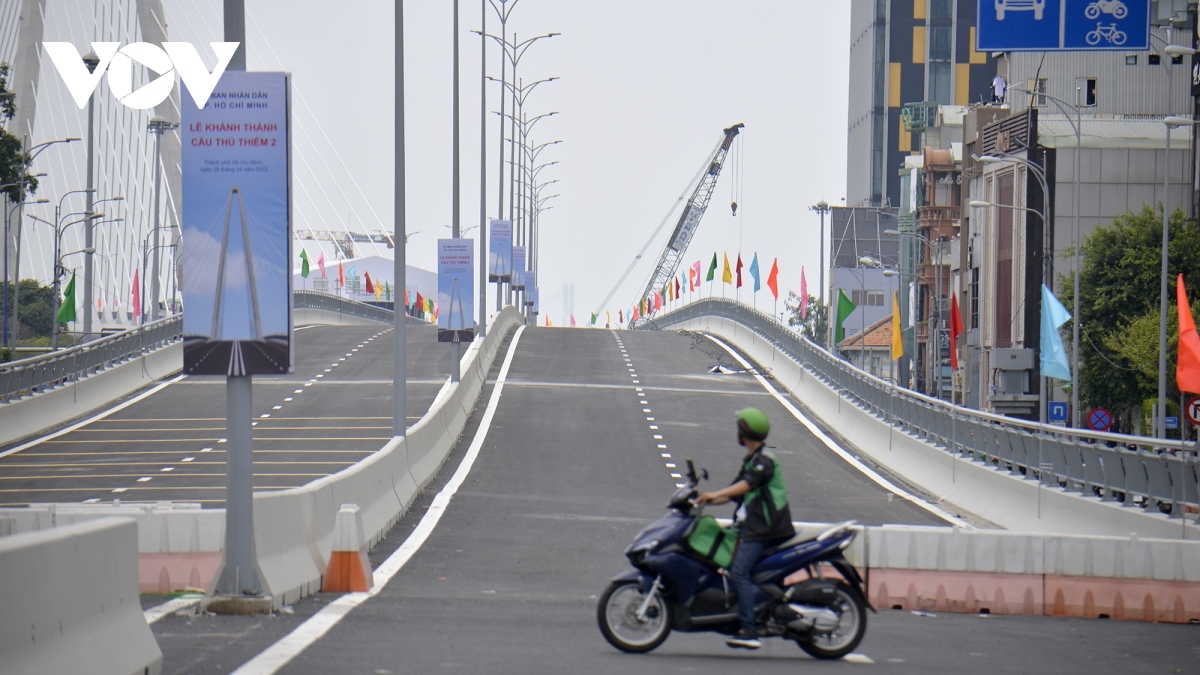 thu thiem 2 bridge opens to traffic on april 28 picture 9