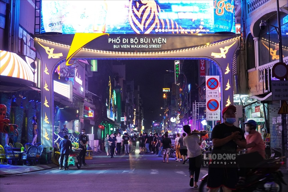 hcm city s famous backpacker street bustling once again picture 1 hcm city s famous backpacker street bustling once again picture 1