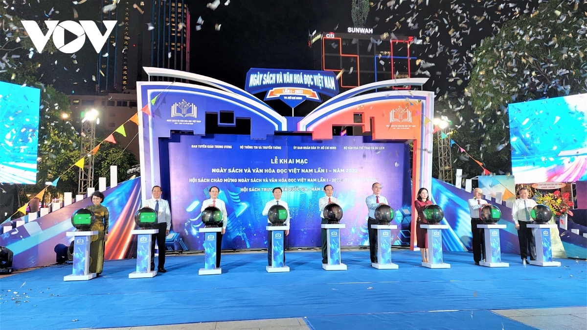  booth thu vien thong minh va chuoi hoat dong hap dan mung ngay sach va van hoa doc hinh anh 1