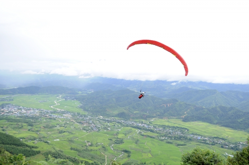 Hơn 100 phi công tham gia giải dù lượn đường trường PuTaLeng quốc tế mở rộng tại Lai Châu