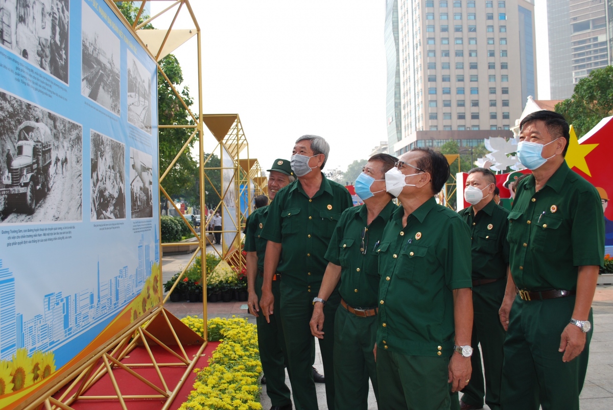 Khai mạc triển lãm “TP.HCM – 47 năm cùng cả nước, vì cả nước”