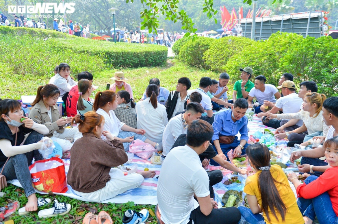 dich vu cho thue chieu, xe dien o Den hung hot bac hinh anh 2