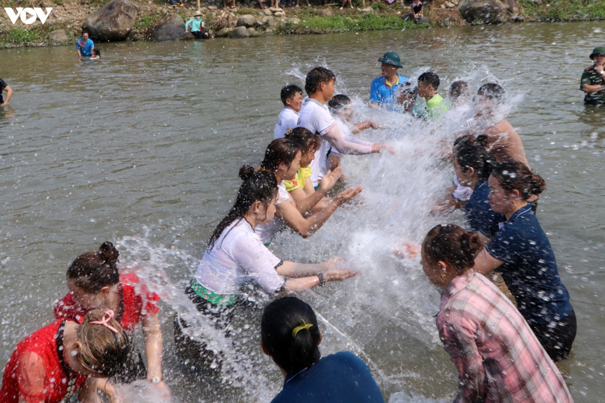 An tuong le hoi te nuoc lon nhat viet nam dien ra tai lai chau hinh anh 2