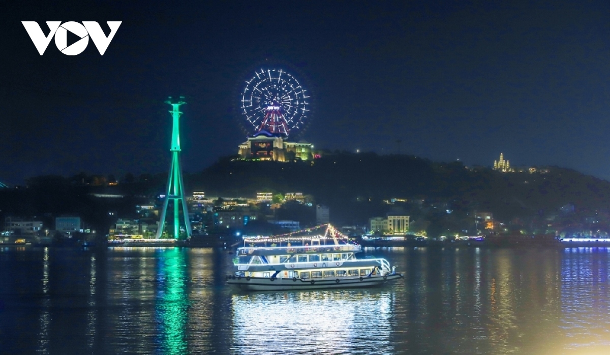 nightlife cruise service launched in ha long picture 10