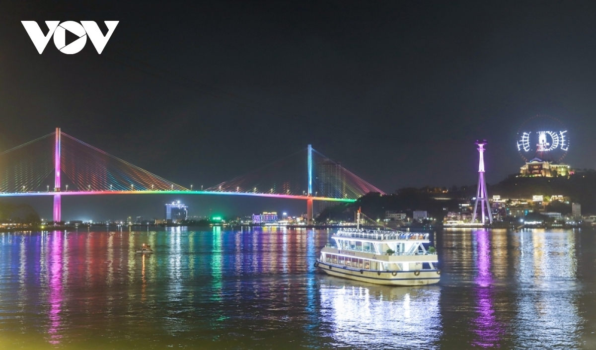 nightlife cruise service launched in ha long picture 4