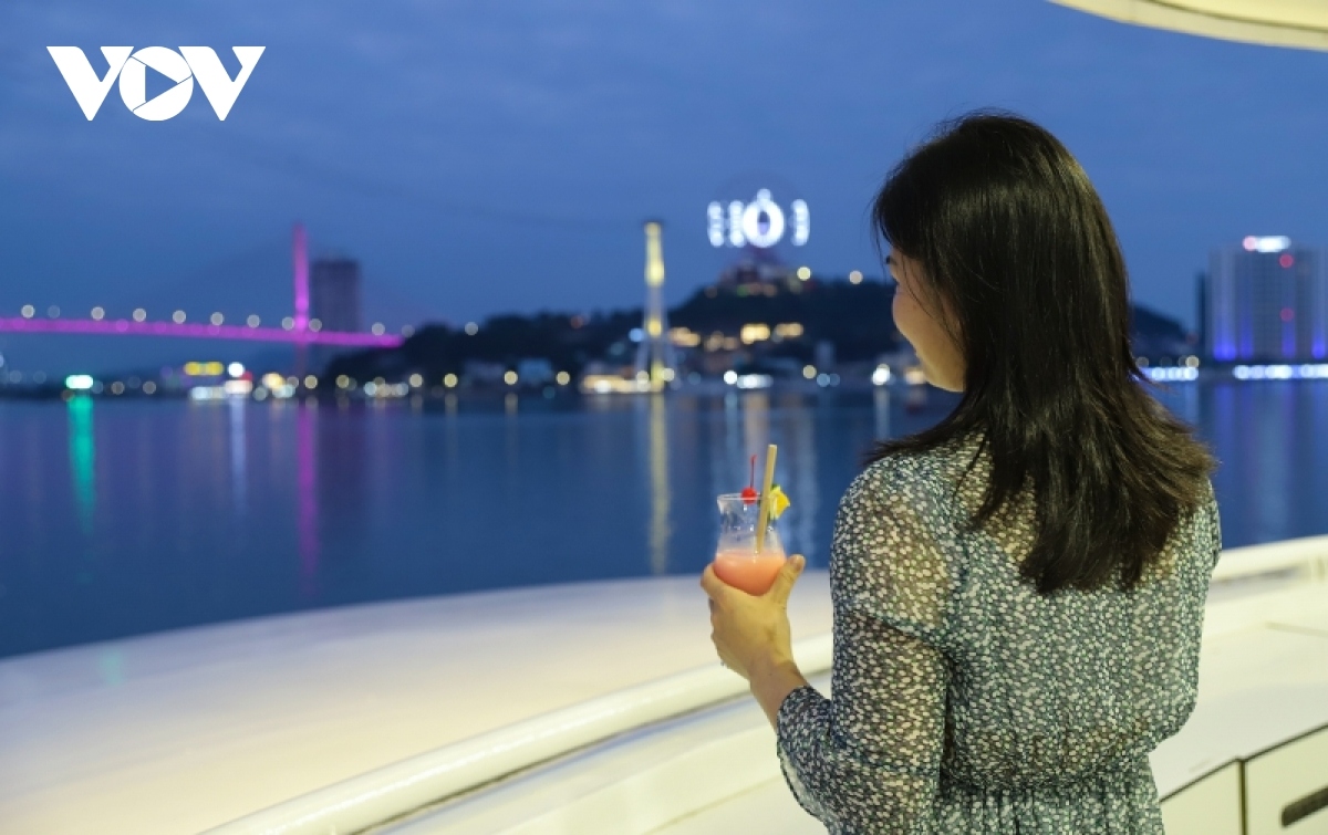 nightlife cruise service launched in ha long picture 8