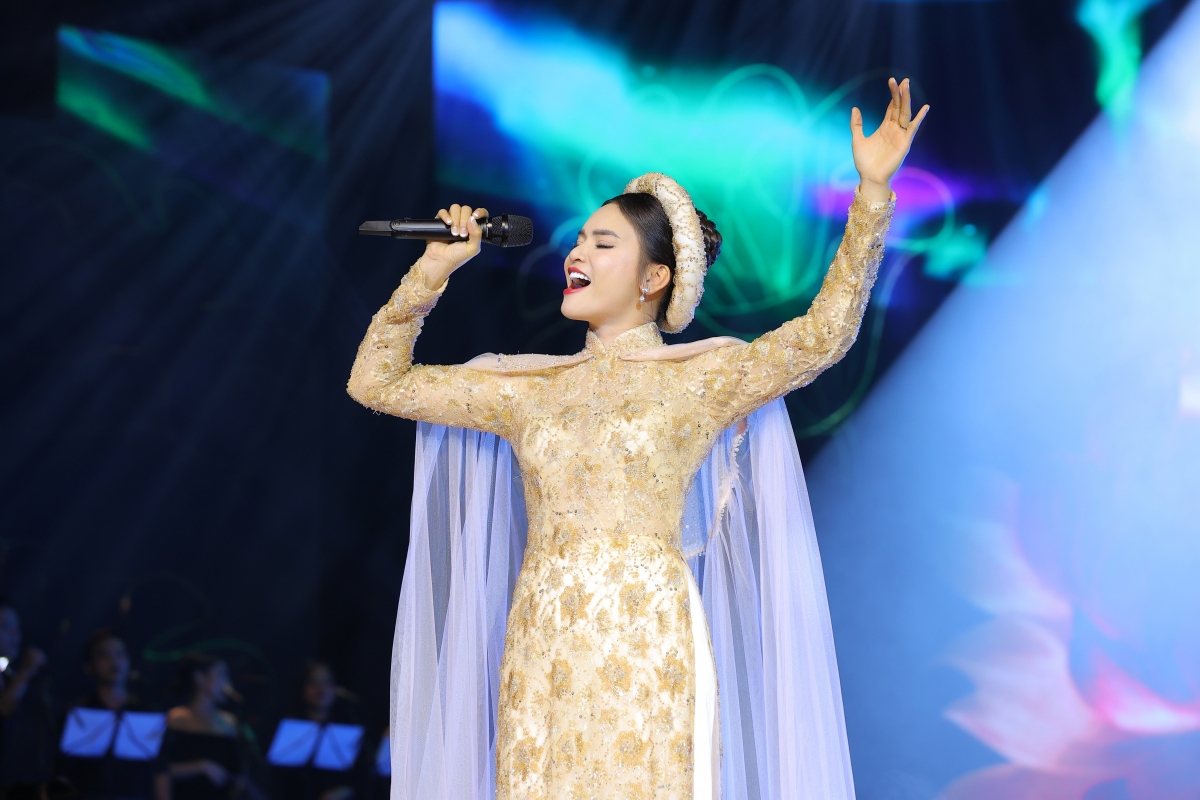 diva thanh lam khen ngoi pham phuong thao sang tac rat hay, rat viet nam hinh anh 2