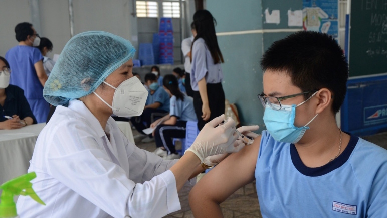 Hơn 10.000 trẻ lớp 6 ở TP.HCM đã tiêm vaccine phòng COVID-19