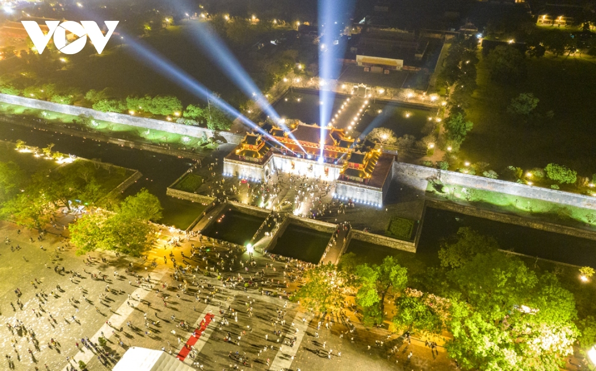 hue imperial citadel opens night street zone picture 1