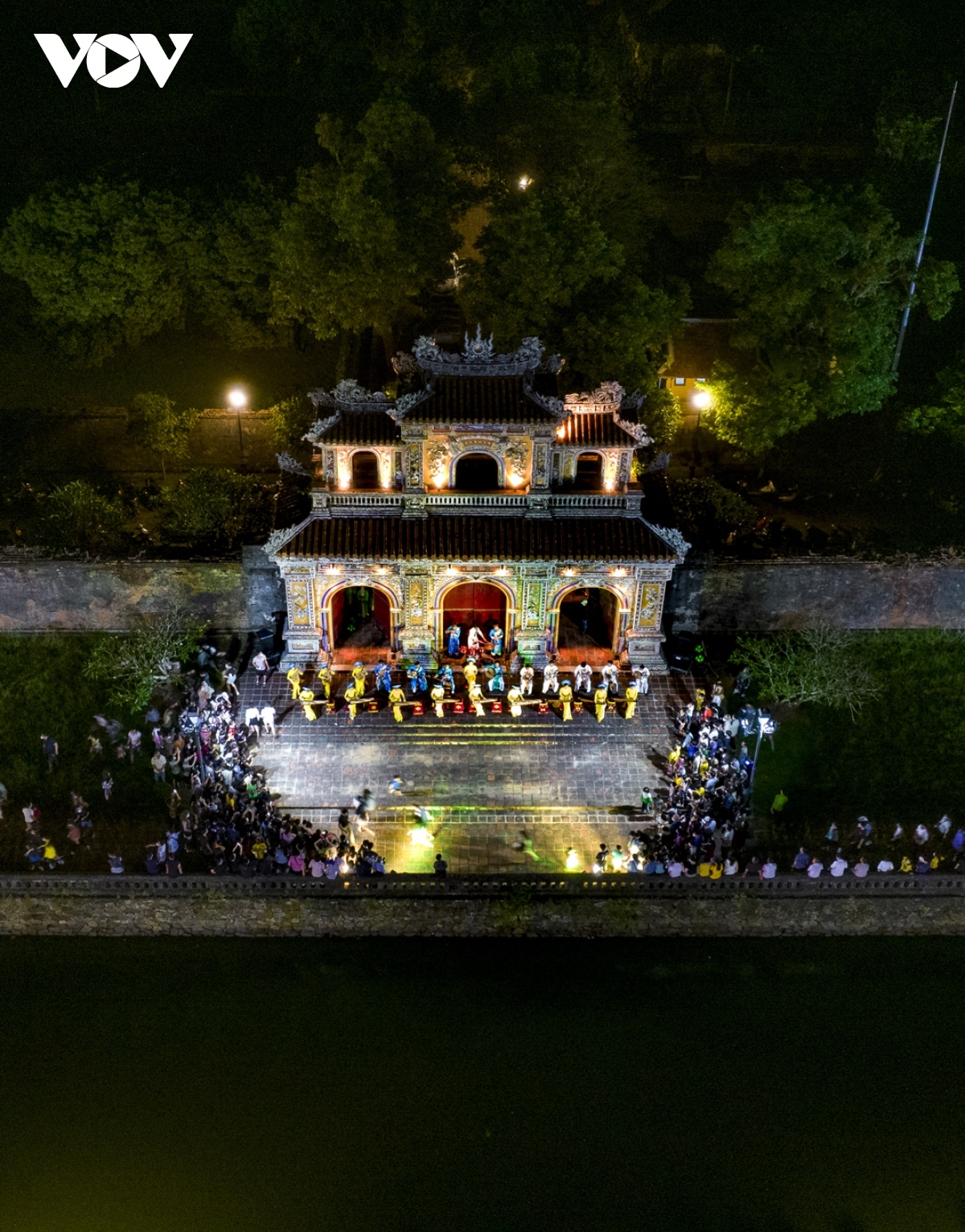 hue imperial citadel opens night street zone picture 2