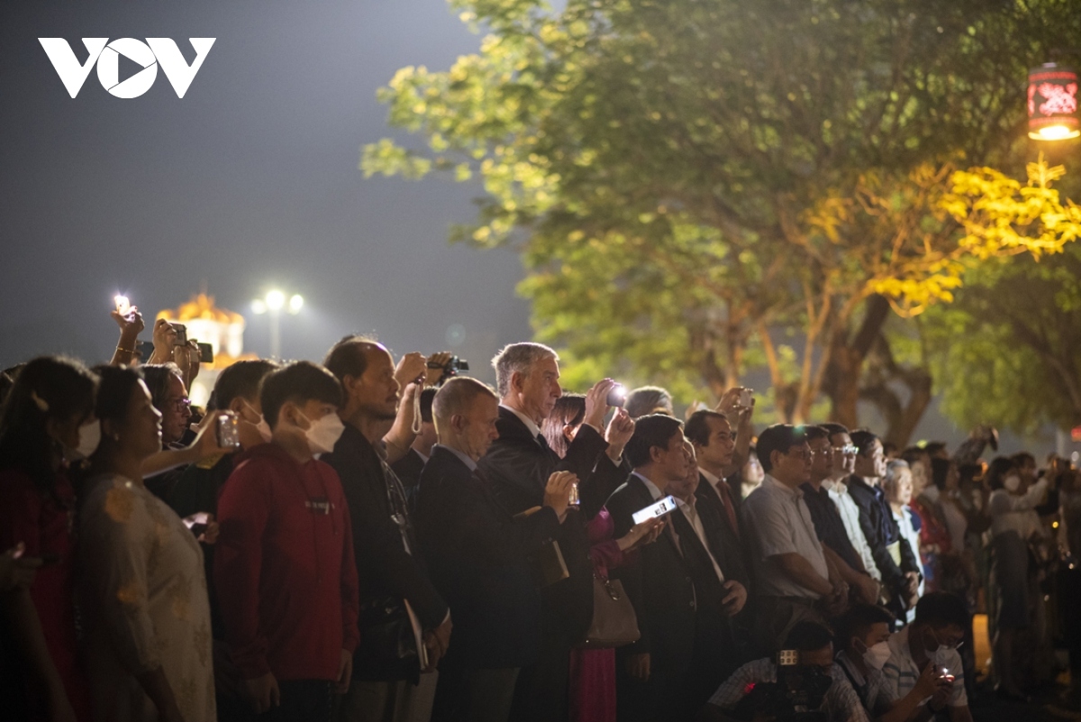 hue imperial citadel opens night street zone picture 6