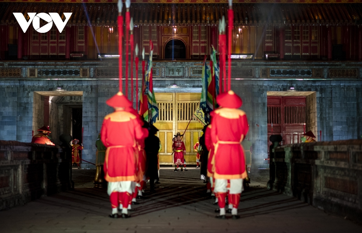 hue imperial citadel opens night street zone picture 7