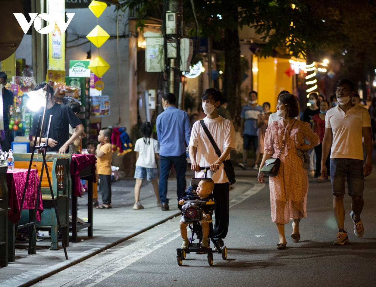 hue imperial citadel opens night street zone picture 8