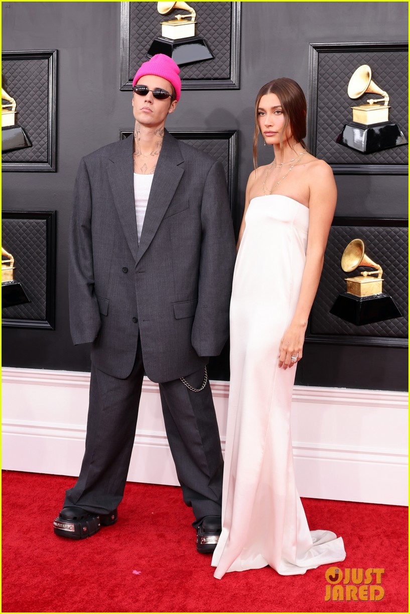 justin bieber doi mu len hong, ngot ngao khoa moi vo tai le trao giai grammy 2022 hinh anh 1