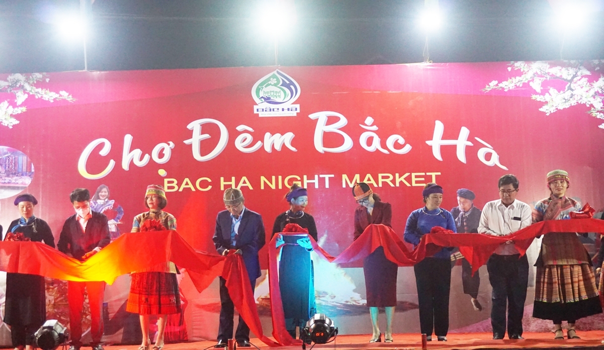 “Cao nguyên trắng” Bắc Hà hút khách dịp Giỗ Tổ