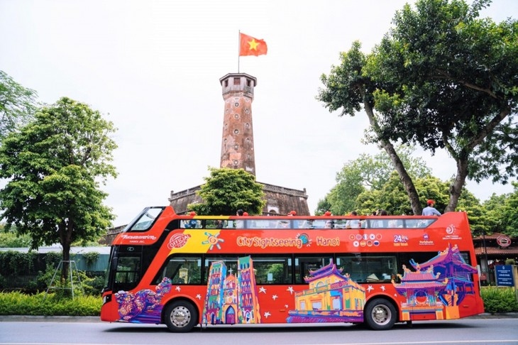 hanoi city tour on double-decker bus picture 1