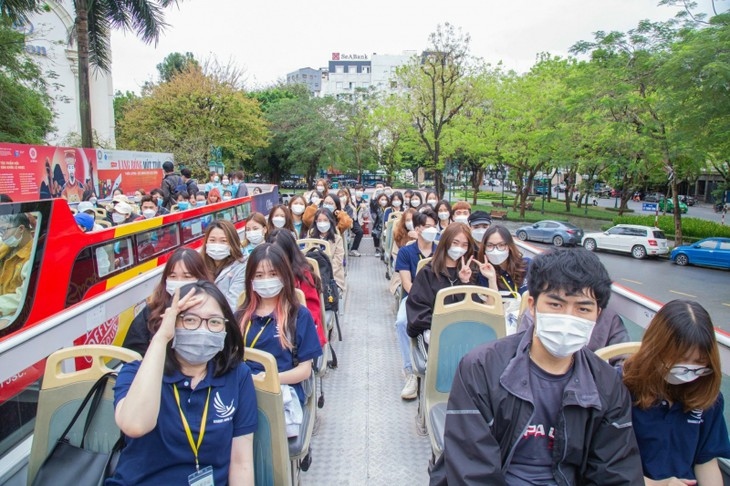 hanoi city tour on double-decker bus picture 2