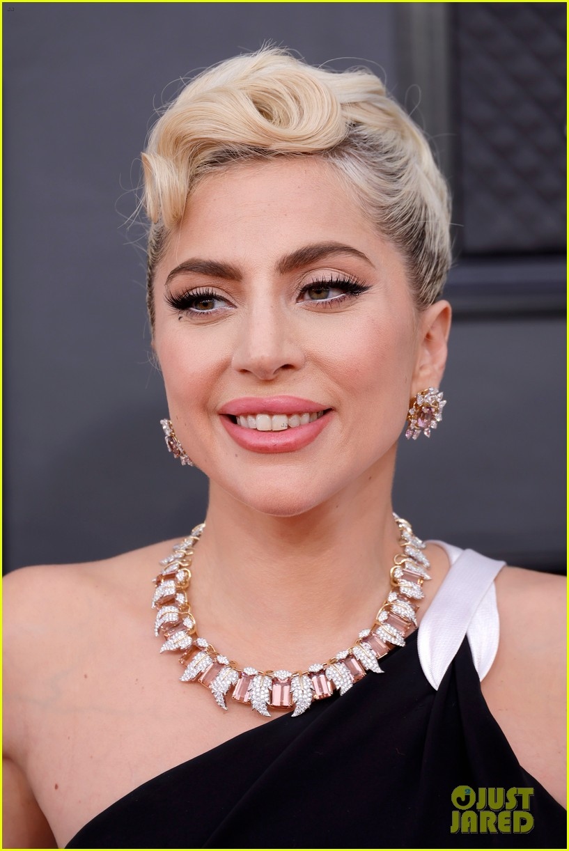 Lady gaga is so beautiful and beautiful that she's going to have to give her a grammy 2022 image 2