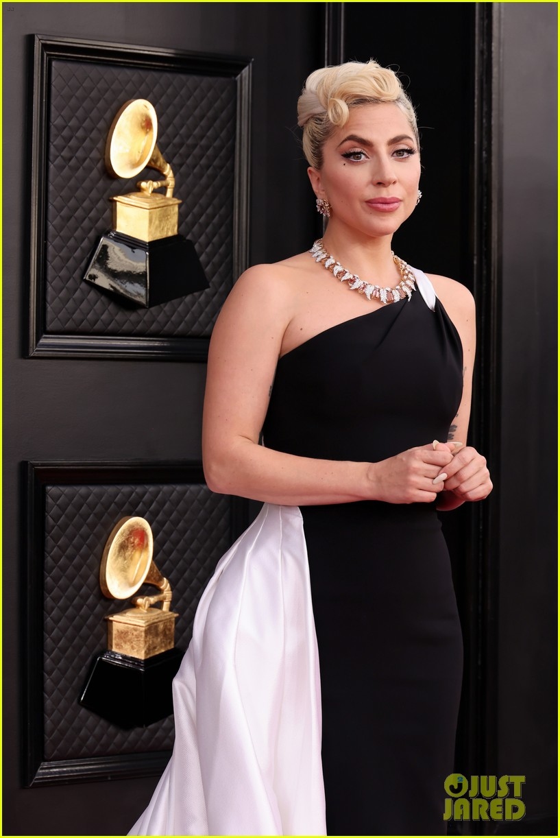 Lady gaga is so beautiful and beautiful that she's going to have to give her a grammy 2022 image 4