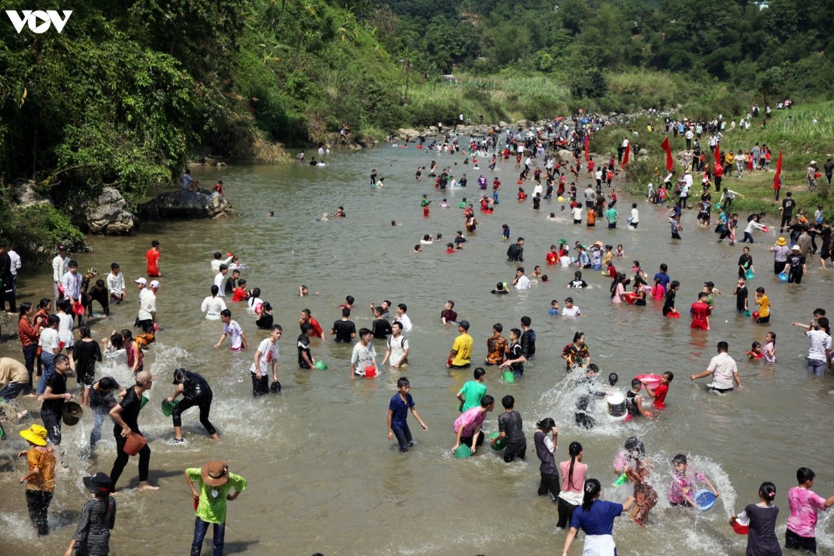 An tuong le hoi te nuoc lon
nhat viet nam dien ra tai lai chau hinh anh 5