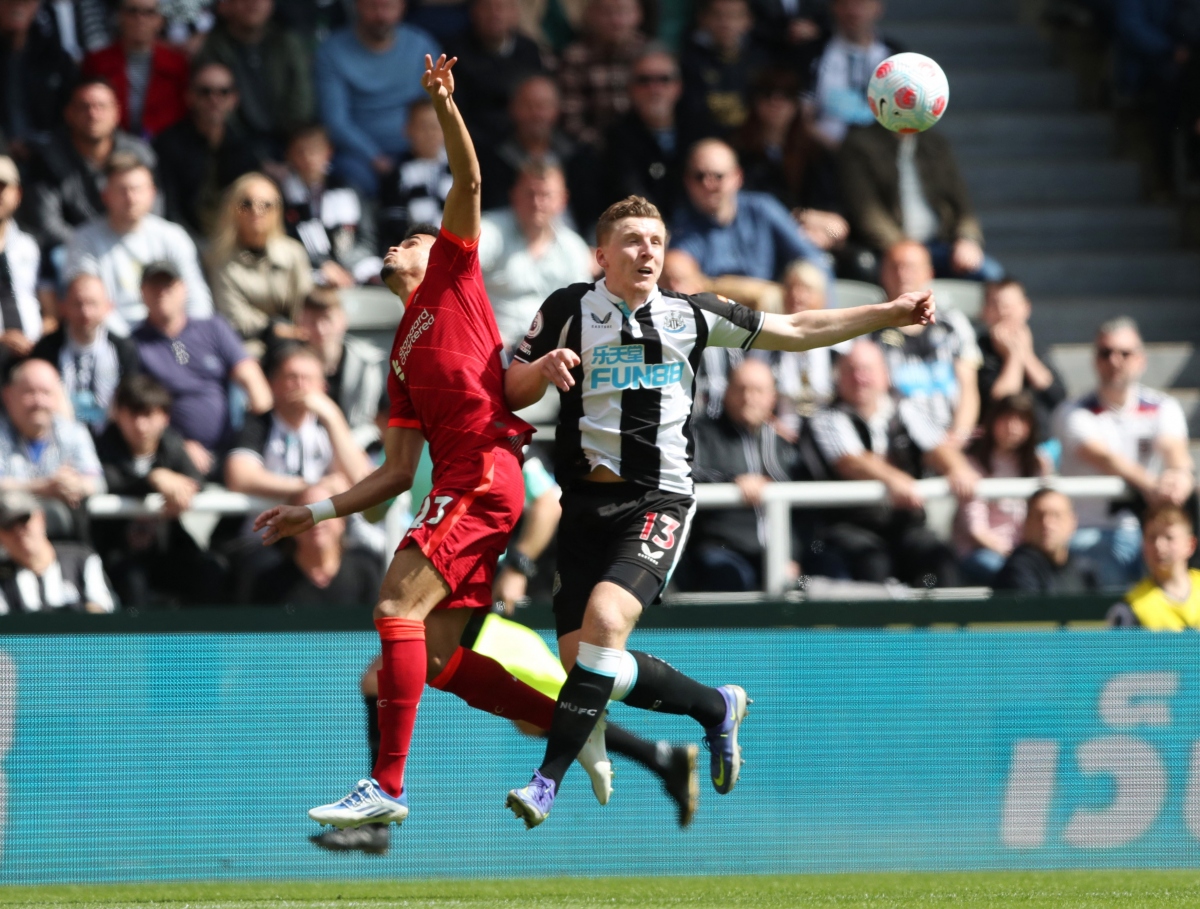 thang nhe newcastle, liverpool tam dan dau ngoai hang anh hinh anh 9