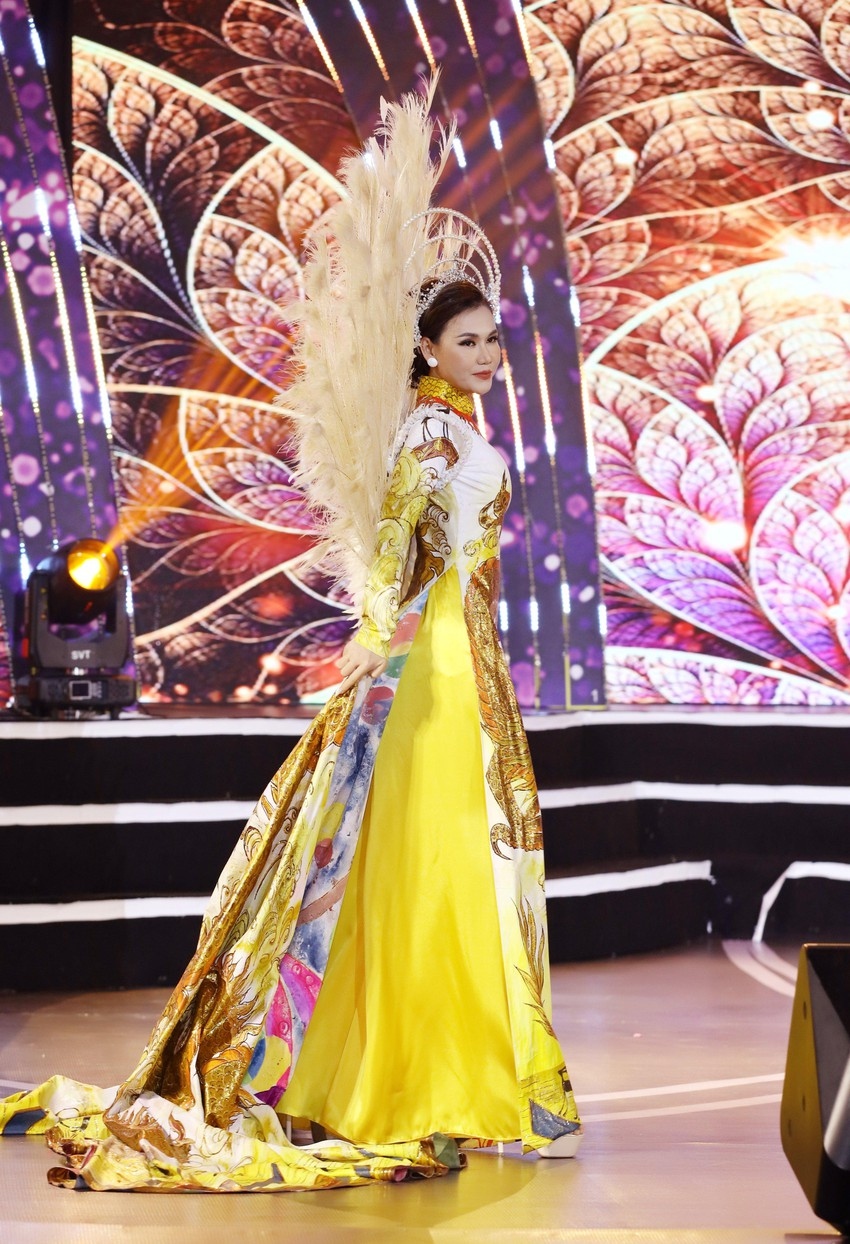 ai loan crowned mrs vietnam global 2022 picture 5