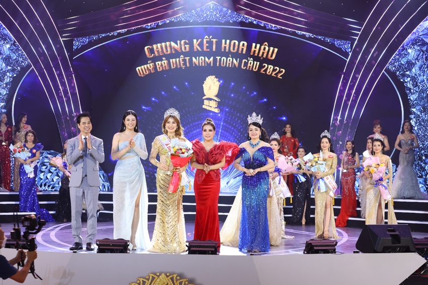 ai loan crowned mrs vietnam global 2022 picture 6
