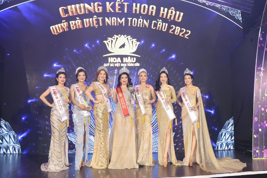 ai loan crowned mrs vietnam global 2022 picture 7