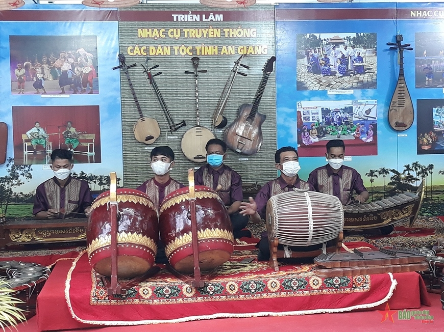 traditional musical instruments of ethnic groups on display in can tho picture 1